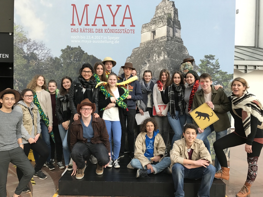 Ausflug der Spanischklasse 10A/C zur Maya-Ausstellung nach Speyer Ausflug der Spanischklasse 10A/C zur Maya-Ausstellung nach Speyer